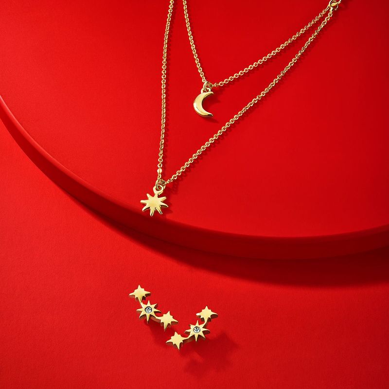 set-de-aretes-y-collar-dorado-con-dijes-de-estrellas-y-cristales