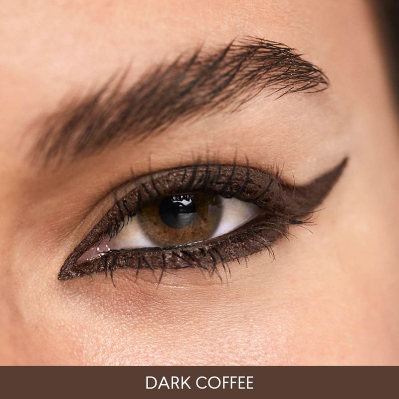 Delineador-de-ojos-en-gel-en-el-tono-dark-coffee