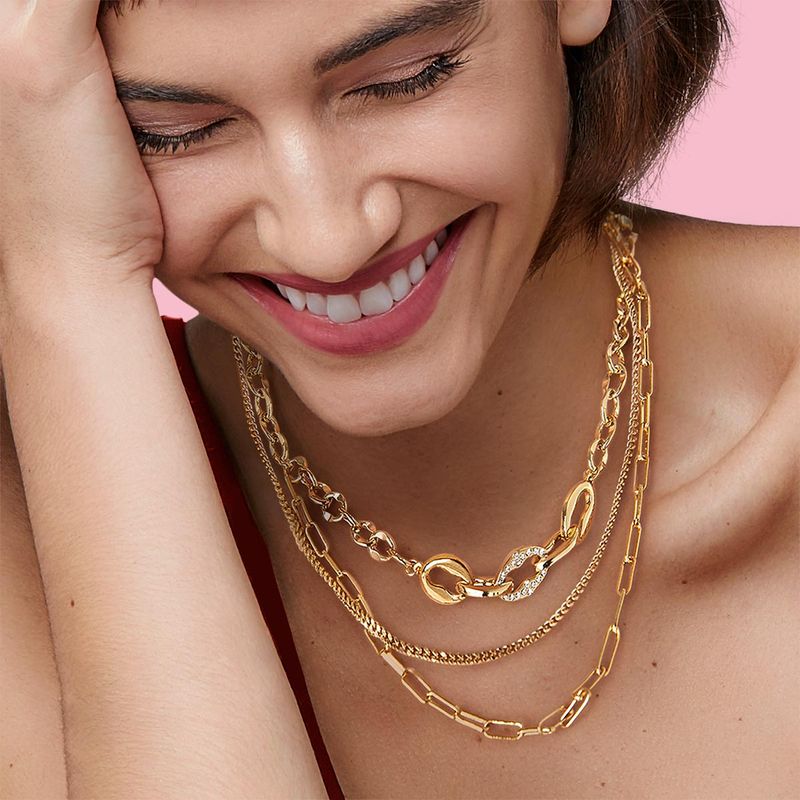 Collar-Falling-Chains