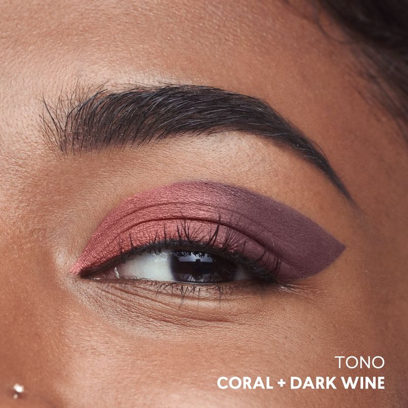 Tono-coral-mate-de-las-sombras-de-ojos-liquidas-Studio-Look