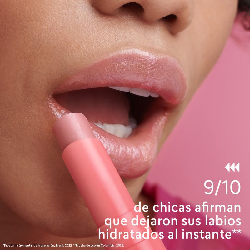 Balsamo-labial-3-en-1-con-hidratacion-de-hasta-24-horas-proteccion-FPS12-y-un-toque-de-color.