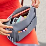 El-morral-de-mujer-Ines-cuenta-con-1-compartimiento-principal-con-broche-a-presion