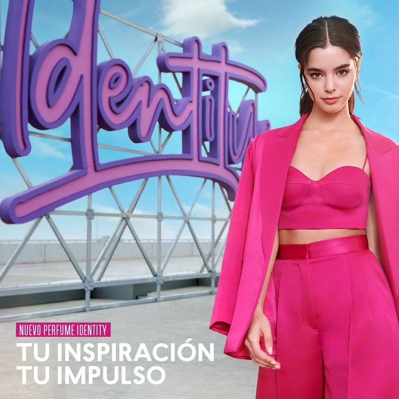 Perfume-de-mujer-con-aroma-chypre-frutal​-de-larga-duracion-concentracion-y-calidad.